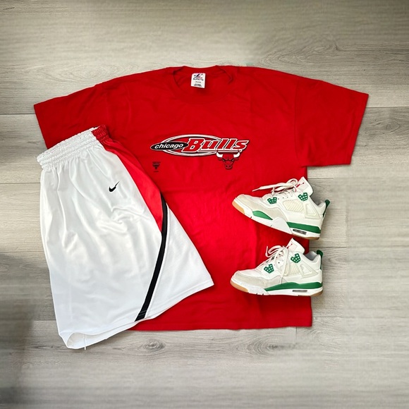 Chicago Bulls 90s NBA Baggy Michael Jordan Tee - Picture 5 of 6
